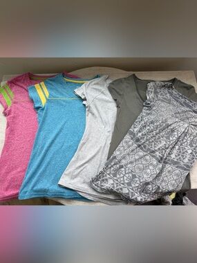 Five Women's Short Sleeve Tees !